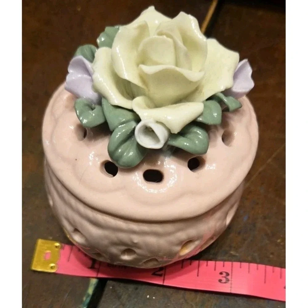 Ceramic Pink Woven Basket‎ Trinket Box with Flowers - Lilac Buds & White Rose